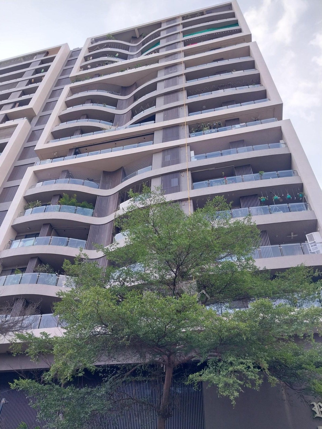 pfe5rqp_1762158005_667639709_optOrig