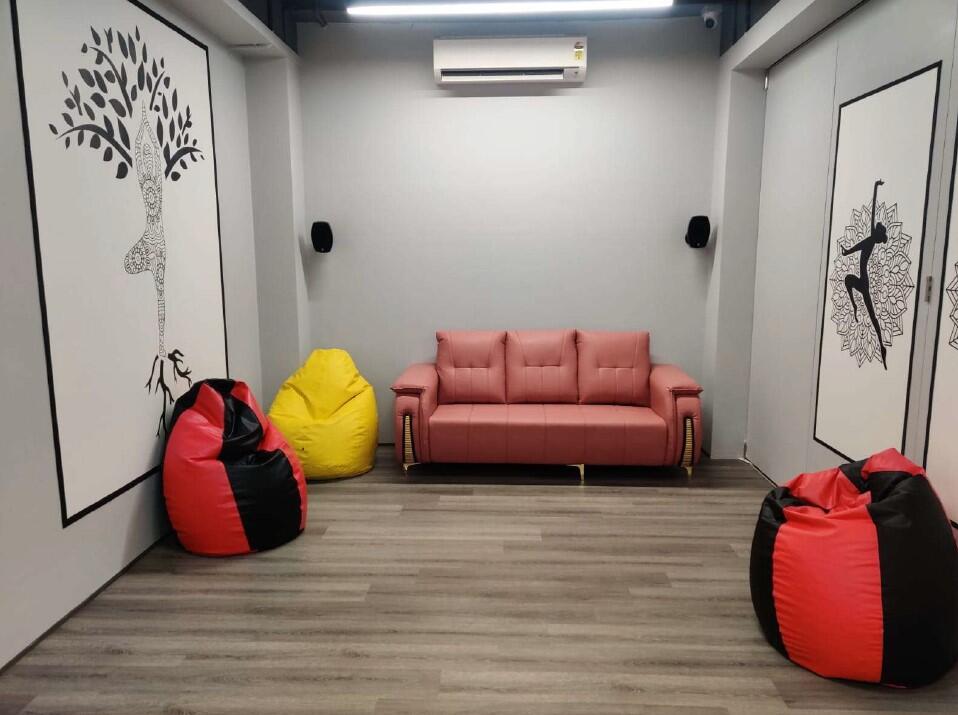 z5fcm03_1741005269_574335679_optOrig