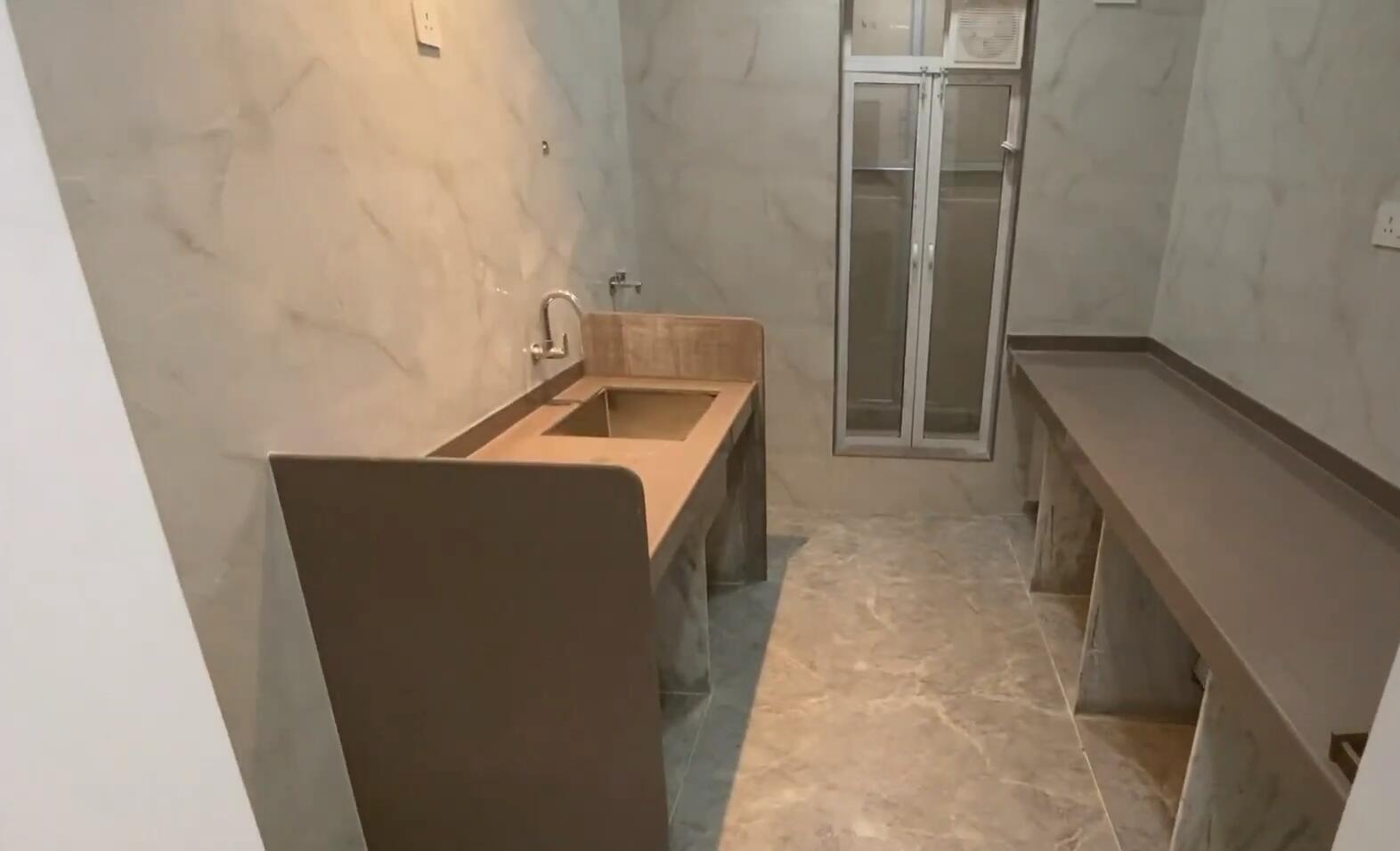 i5i7zc2_1745759381_590673241_optOrig